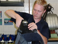 Nach der Übung wird das Gerät wieder einsatzbereit gemacht.