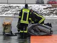 Ende der Übung: Das, was am Anfang binnen Minuten aufgebaut wurde, muss auch wieder verpackt werden.
