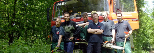 Gruppenfoto fürs Album: Die Teilnehmer der Fortbildung und der Ausbilder.