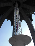 Leiter mit Elektroaufzug: Der Feuerwehrzugang zum Hohen Dach.